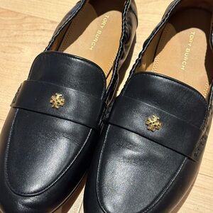 Tory Burch Black Leather Loafers – Gold Logo – Like New – Size (8)